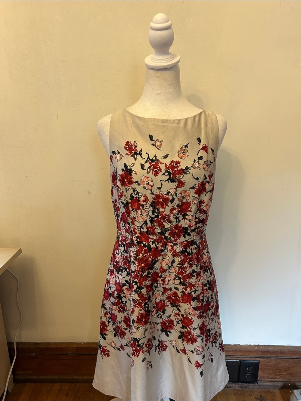 Loft Floral Sleeveless A-Line Dress in Beige and Red Size 4 EUC
